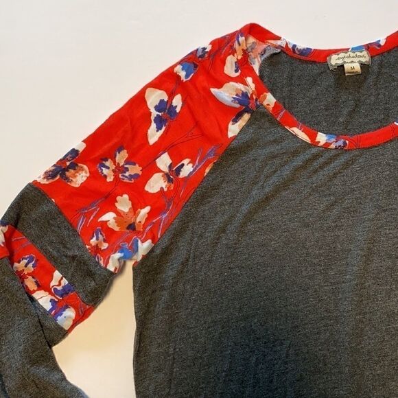 Eyeshadow raglan sleeve gray and red floral tee - Picture 2 of 9